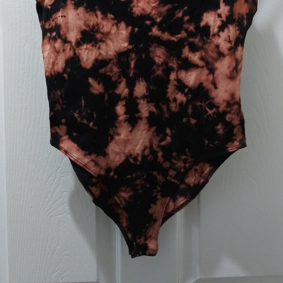 Open-Back Cami Bodysuit - Picture 3 of 4